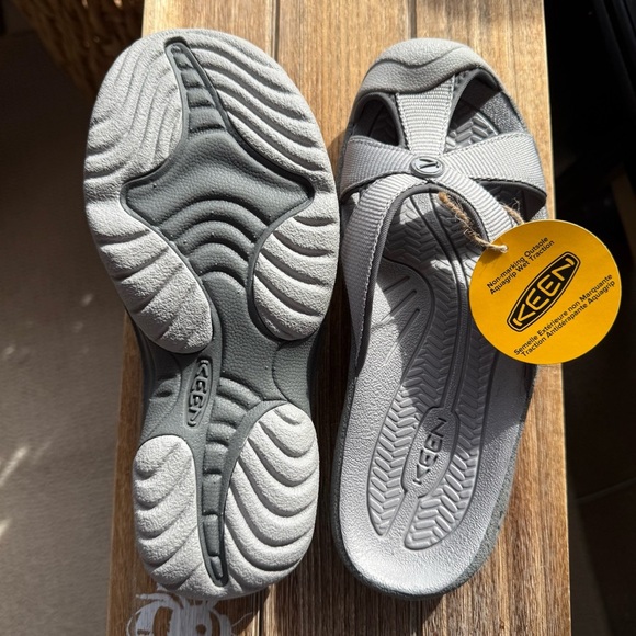 Keen Women's Bali Slide Sandal with Cross Strap Design and Cushioned Sole - Picture 9 of 17